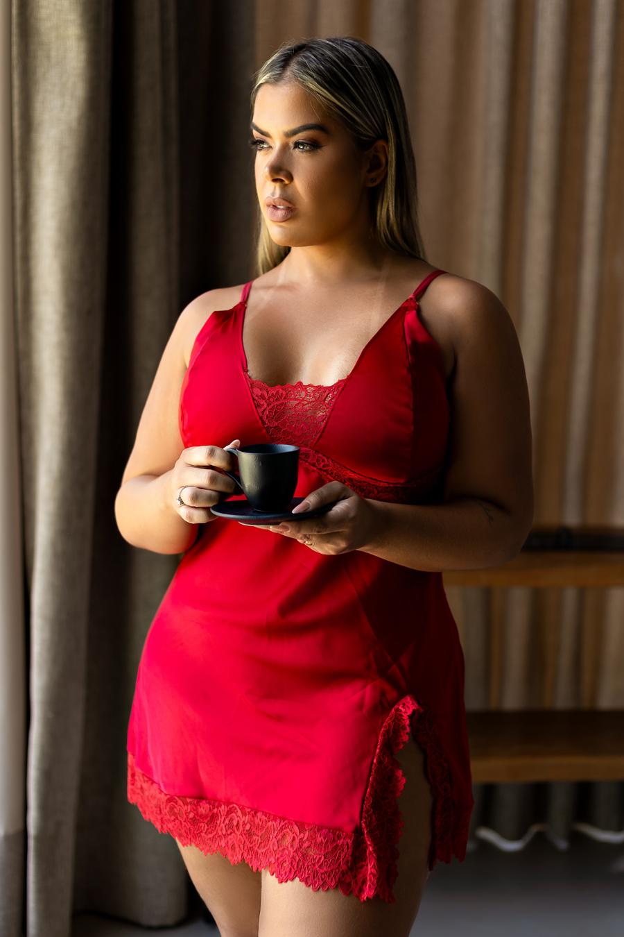 CAMISOLA PLUS SIZE SENSUAL COM ALÇAS EM ROLOTE E DETALHES DE RENDA