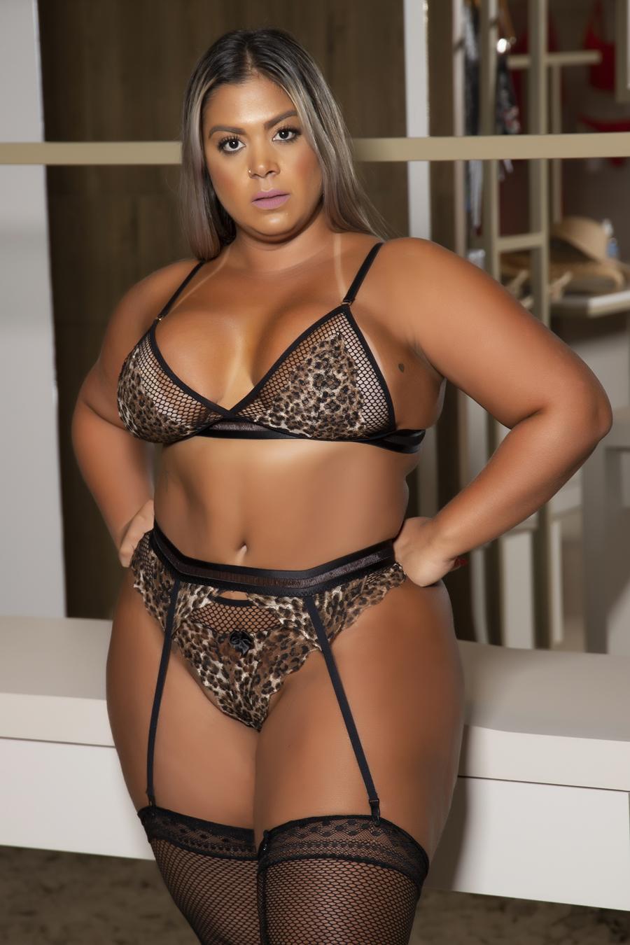 CONJUNTO PLUS SIZE SEM BOJO FEITO EM ARRASTÃO E RENDA DELICADA
