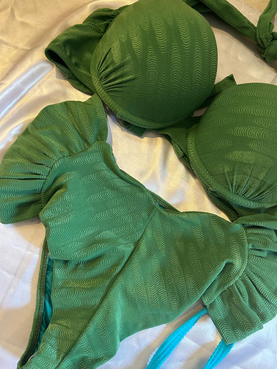BIQUÍNI PLUS SIZE ESTRUTURADO CALCINHA BOMBOM - BOCA A BOCA - FOLIAGE