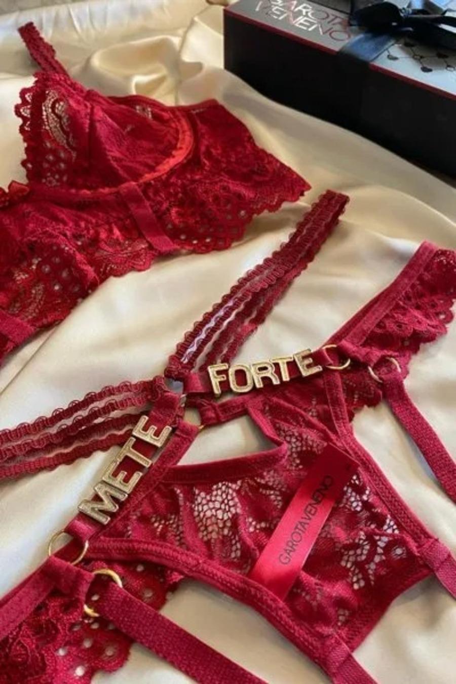CONJUNTO CROPPED SEM BOJO E CALCINHA SEXY COM FRASE "METE FORTE"