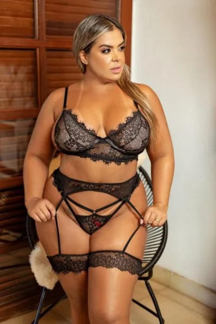 CONJUNTO PLUS SIZE CROPPED RENDADO SEM BOJO CALCINHA COM FRASE "TODA SUA"