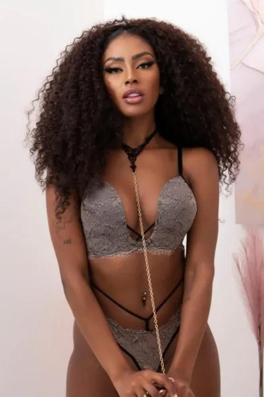 02004 CONJUNTO DE LINGERIE BOJO COM DECOTE PROFUNDO E CALCINHA FIO CHOCOLATE