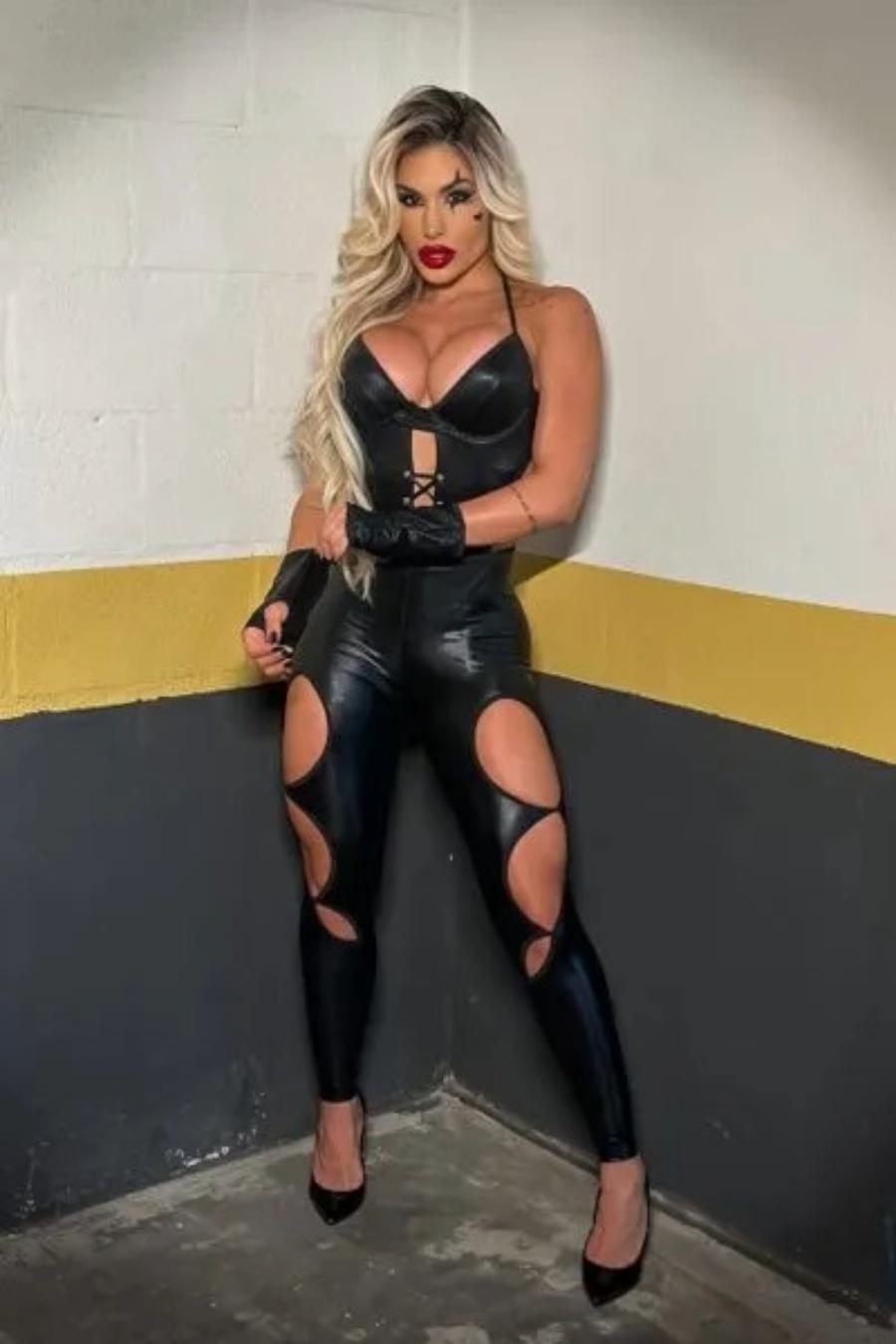 FANTASIA EROTICA MOTOQUEIRA SELVAGEM BODY SENSUAL COM ILHOS E LUVAS SEXY