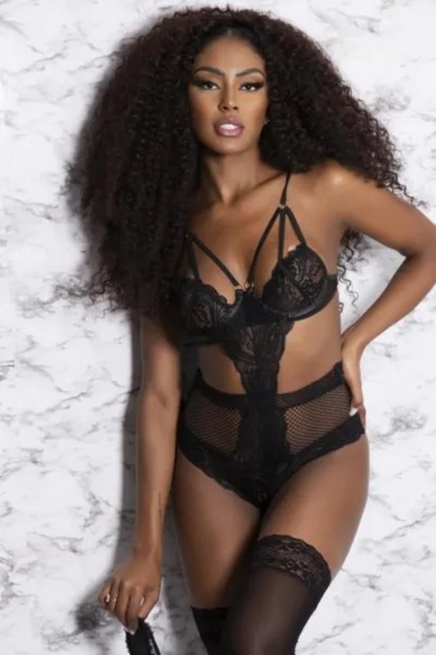 FANTASIA SEXY BODY COLEGUINHA COM DETALHES EM RENDA PRETA