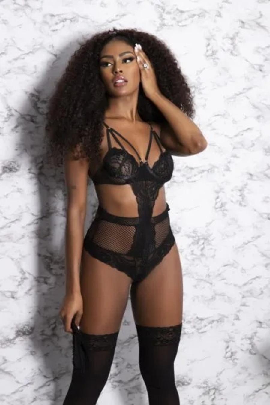 FANTASIA SEXY BODY COLEGUINHA COM DETALHES EM RENDA PRETA
