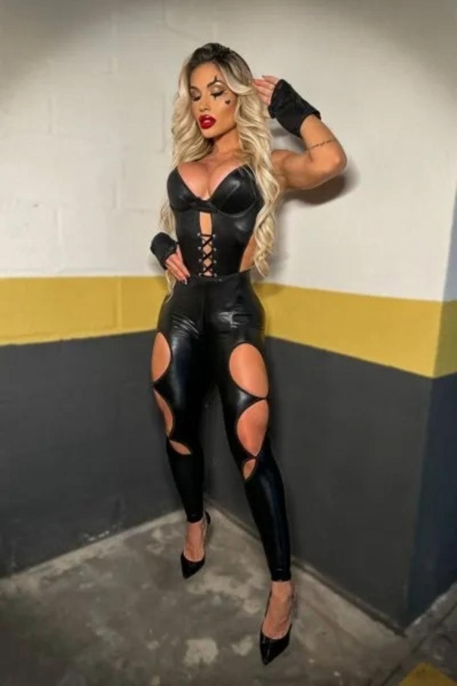 FANTASIA EROTICA MOTOQUEIRA SELVAGEM BODY SENSUAL COM ILHOS E LUVAS SEXY