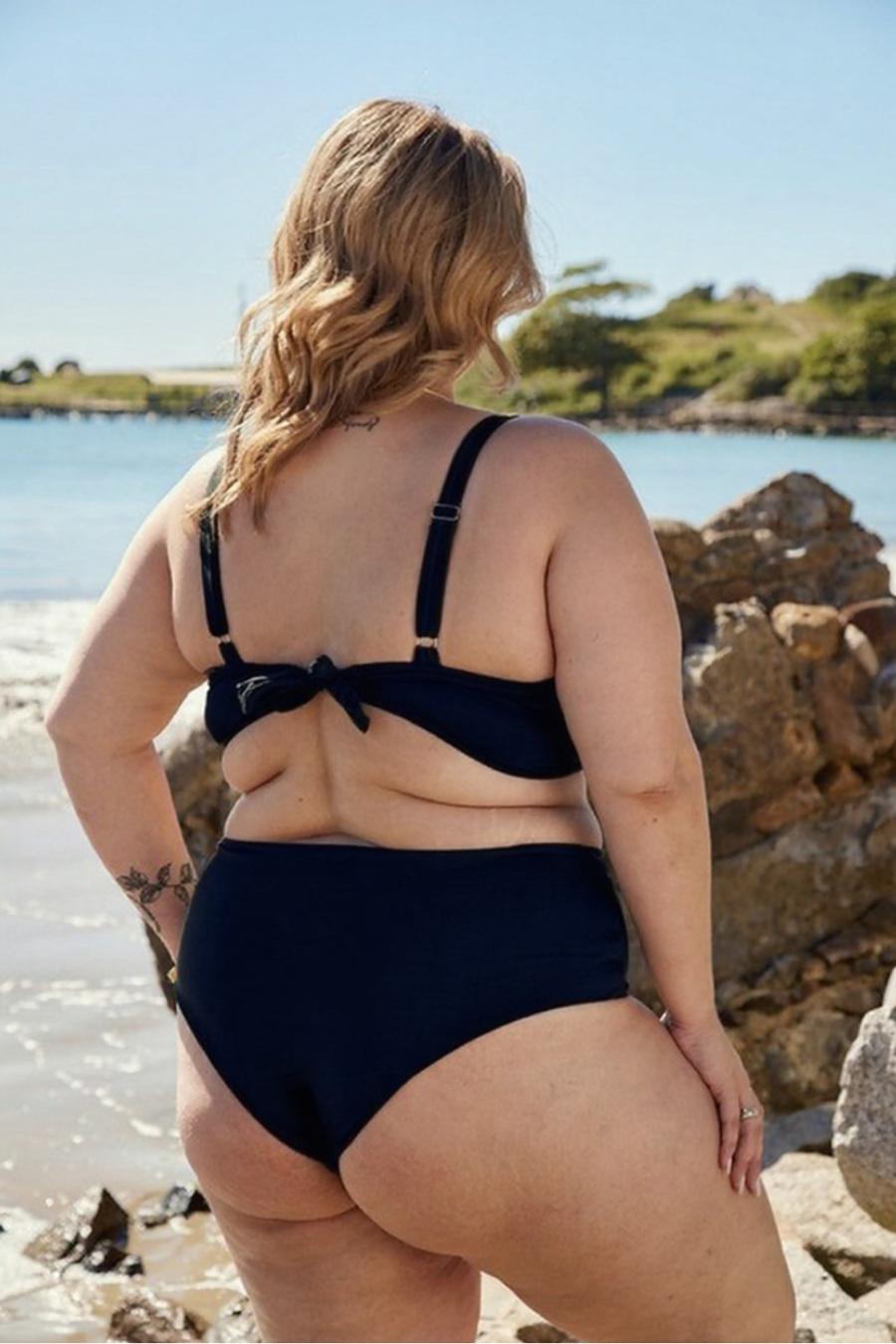 BIQUÍNI PLUS SIZE ESTRUTURADO CALCINHA TANGA HOT PANTS - BOCA A BOCA - MARINHO
