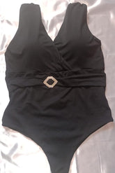 MAIÔ PLUS SIZE COM DETALHE DE FIVELA - BOCA A BOCA - PRETO