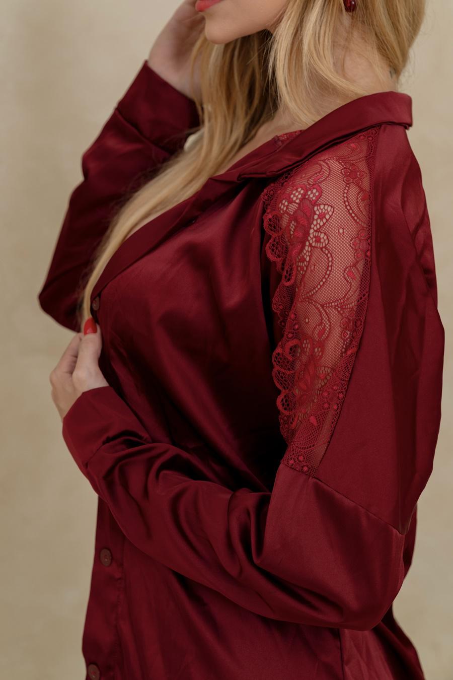 CHEMISE EM CETIM COM RECORTES EM RENDA