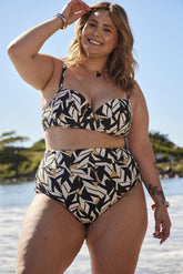 BIQUÍNI PLUS SIZE ESTRUTURADO COM RECORTE CALCINHA HOT PANTS - BOCA A BOCA - EST.GEOMETRICO