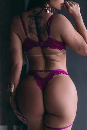 CONJUNTO SEXY COM CHOKER BICTH E LIGAS SEDUTORAS