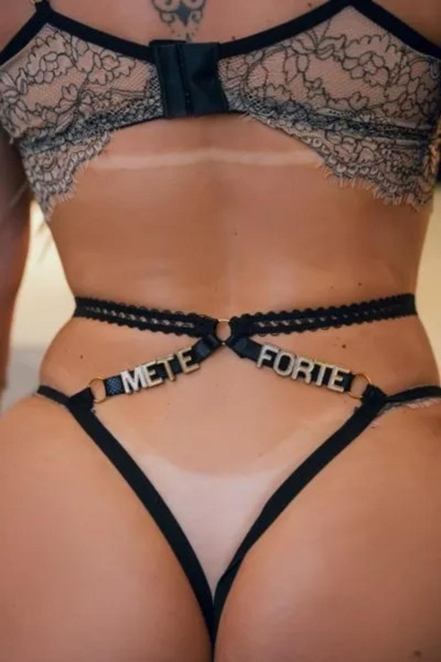 CONJUNTO CROPPED SEM BOJO E CALCINHA SEXY COM FRASE "METE FORTE"
