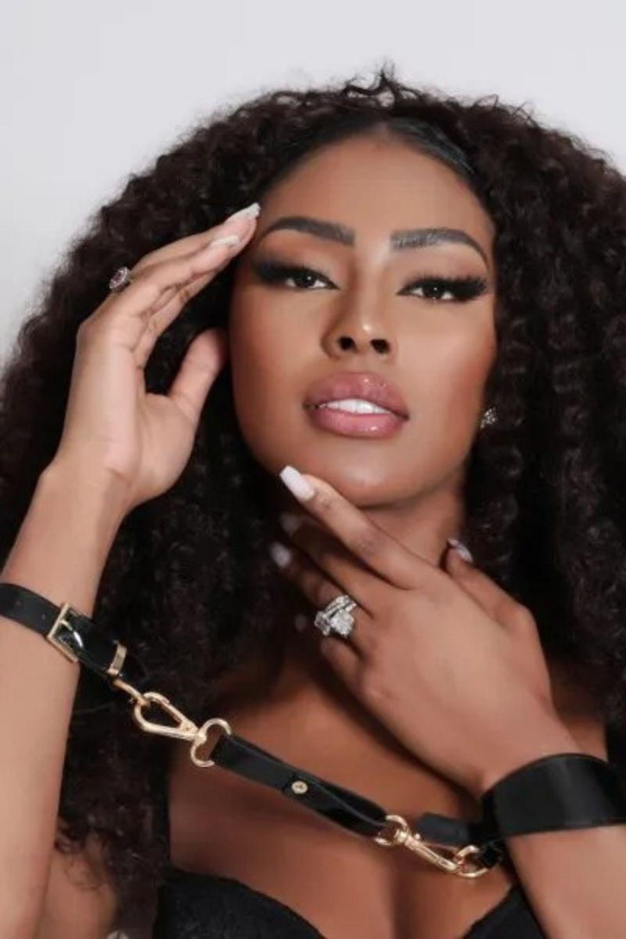 ALGEMA EROTICA DE COURO