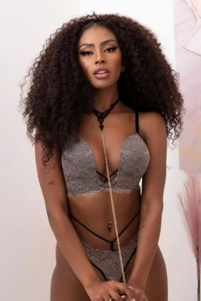 02004 CONJUNTO DE LINGERIE BOJO COM DECOTE PROFUNDO E CALCINHA FIO CHOCOLATE