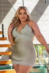 CAMISOLA EM CETIM COM RECORTES EM RENDA