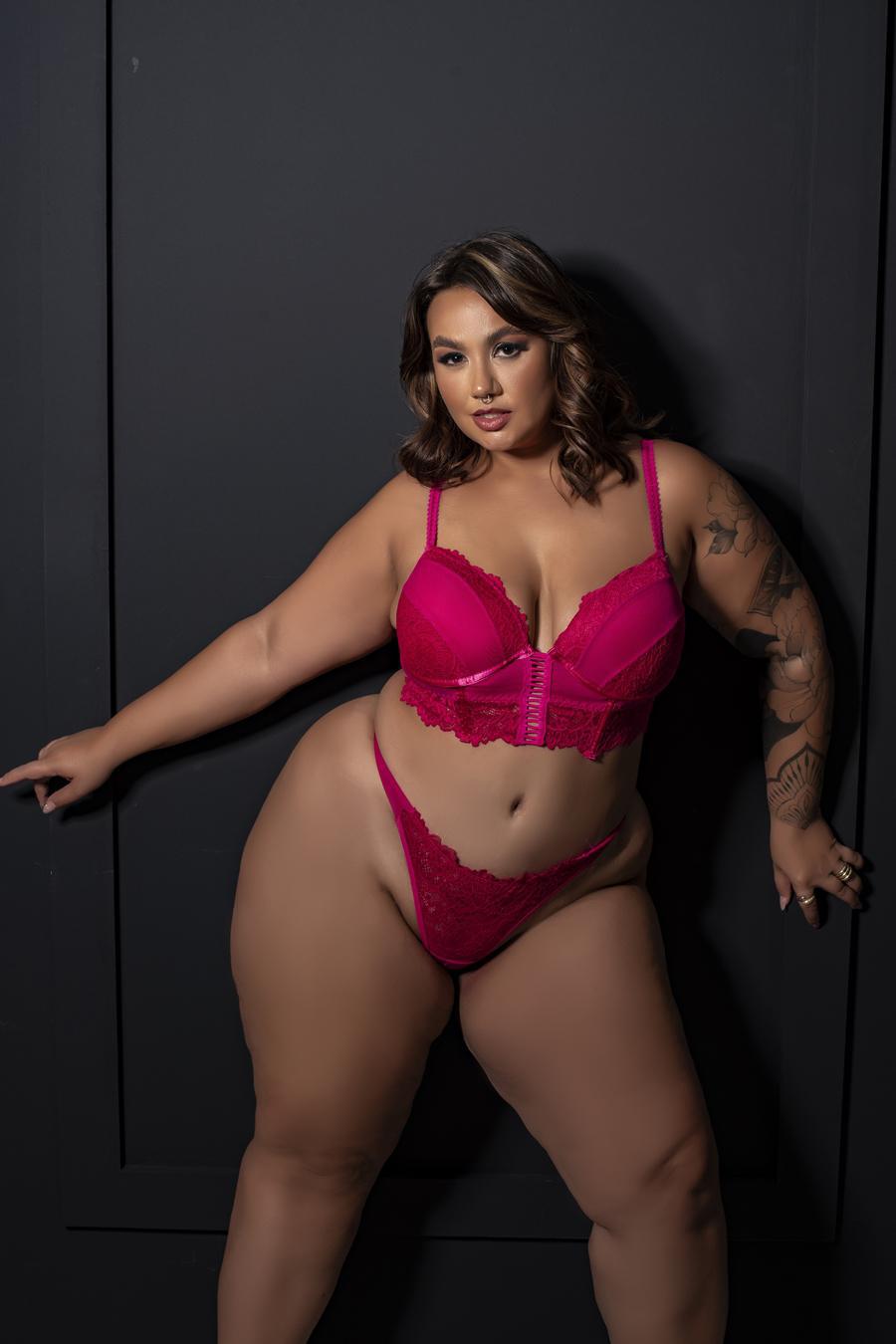 CROPPED PLUS SIZE COM BOJO FEITO EM TULE E RENDA C DET EM ELÁSTICOS E PINGENTES BANHADOS A OURO