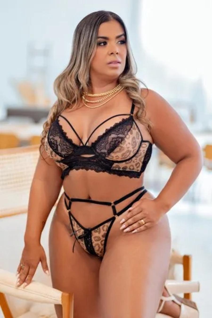 CROPPED PLUS SIZE SENSUAL E CALCINHA FIO COM DETALHE DE FITA TRANÇADA
