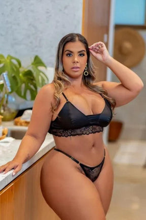 CONJUNTO PLUS SIZE DELICADO E ELEGANTE COM CALCINHA FIO EM RENDA