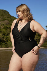 MAIÔ PLUS SIZE COM DETALHES NA LATERAL - BOCA A BOCA - PRETO